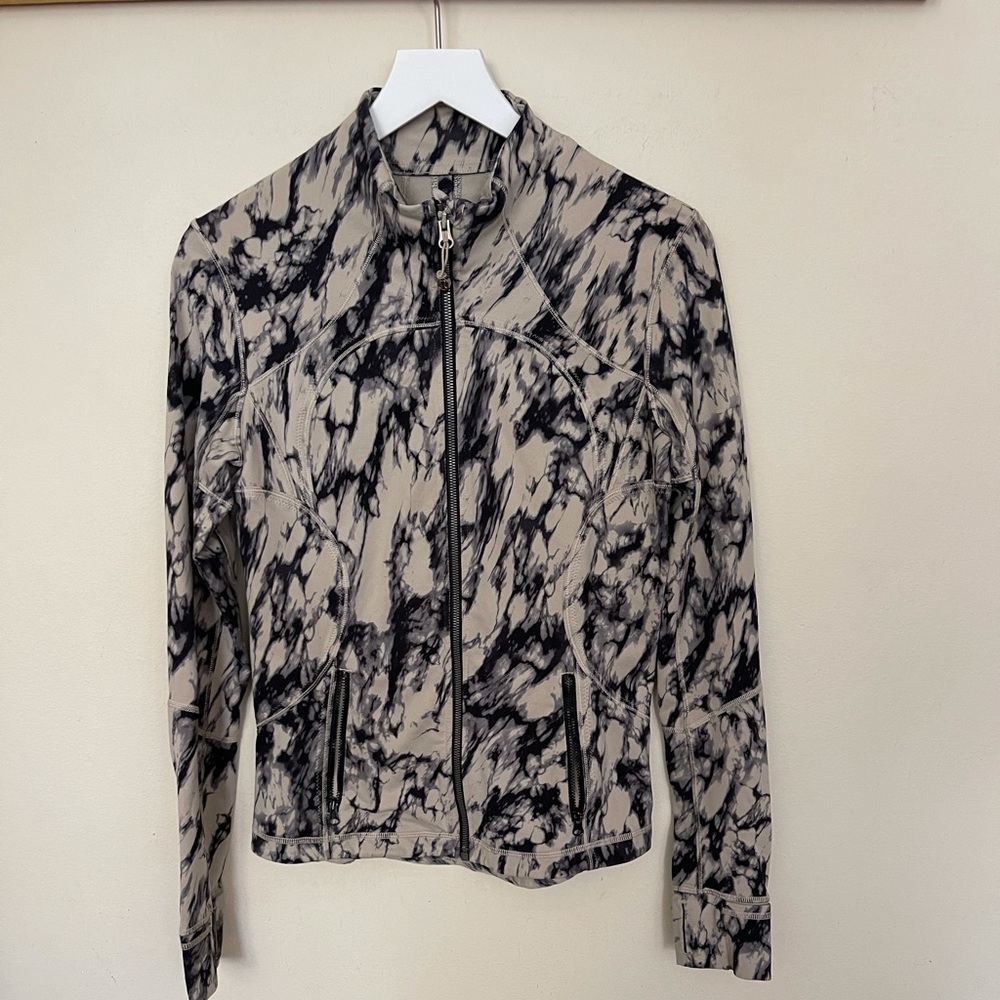 lululemon athletica Black and White Jacket - Picture 4 of 13